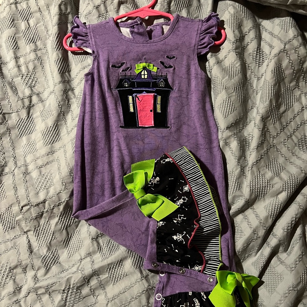EUC RRR Glow in the dark RicRac & Ruffles romper size 12 months Halloween!